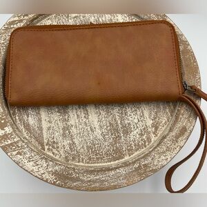 Free People Brown Wallet/Wrislet Zip Around Vegan Leather Pre-Owned 8 X 4